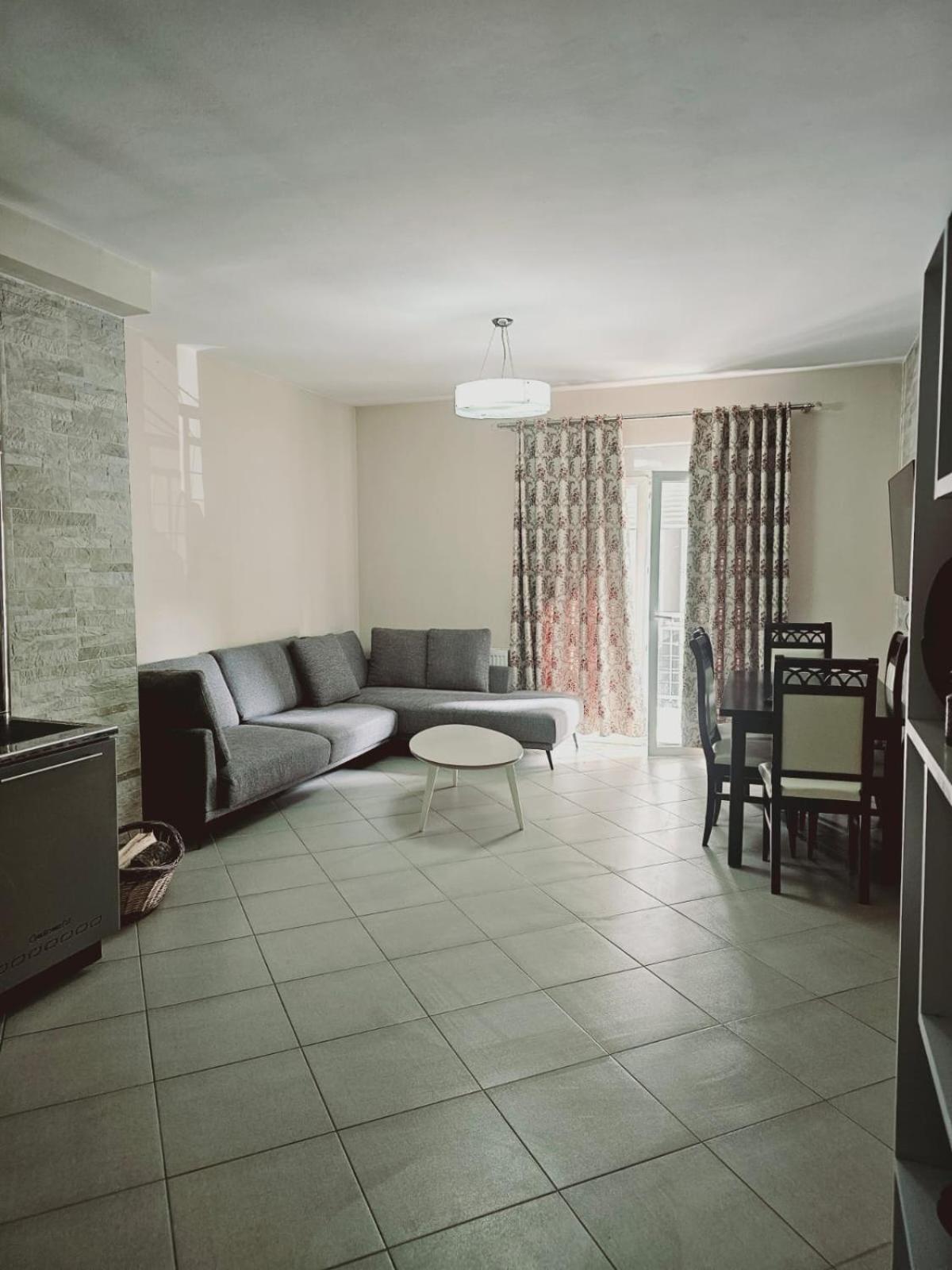 With 2 Sleeping And 2 Bathrooms Pogradec