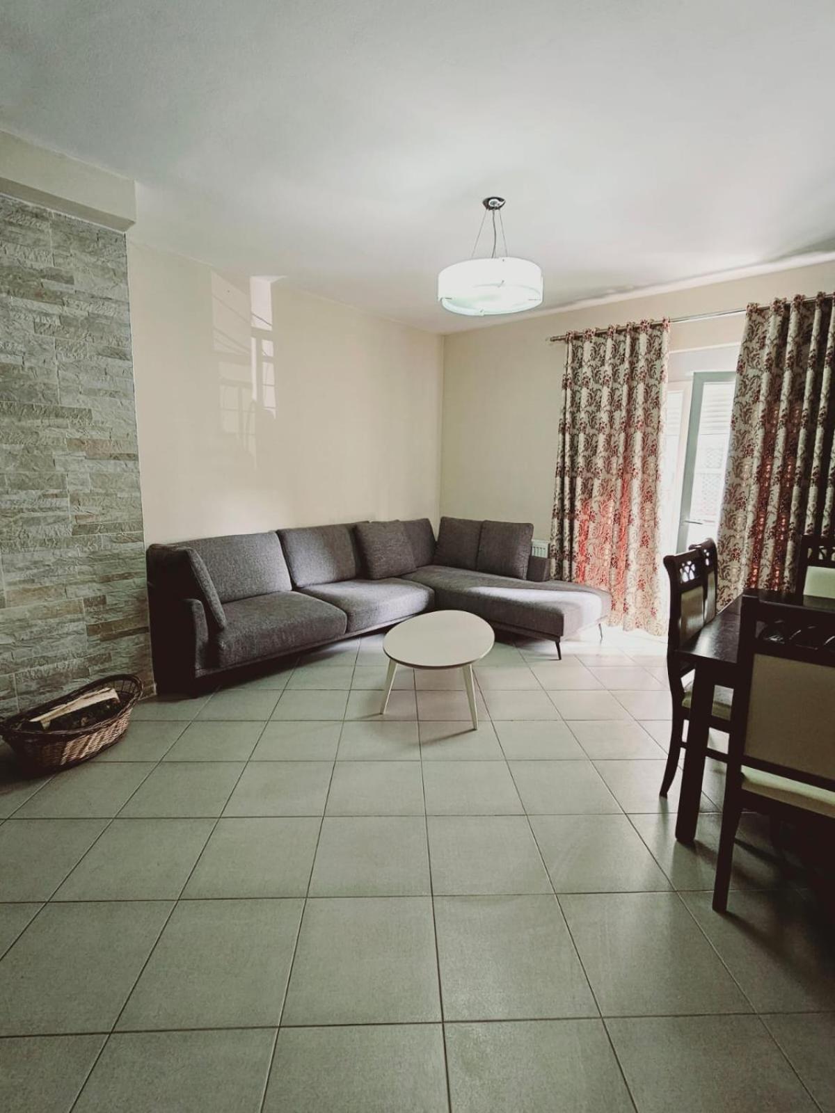 With 2 Sleeping And 2 Bathrooms Apartament *